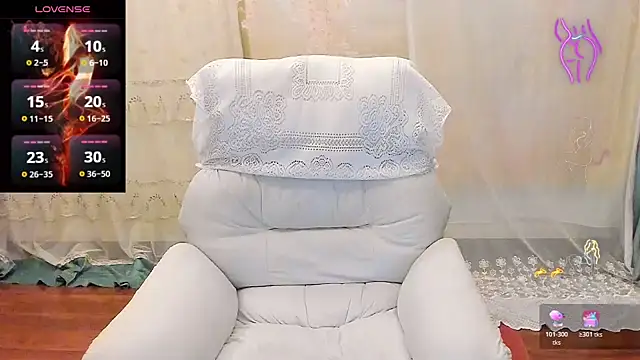 Snapshot of Pennyee chatting on 05.17.26 Pennyee online show from 05.17.26