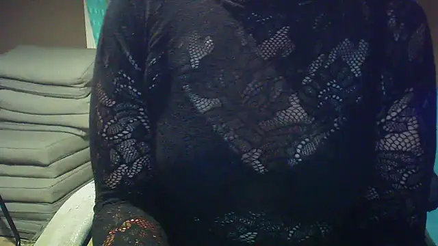 Snapshot of Raptor82 chatting on 10.05.25 Raptor82 online show from 10.05.25