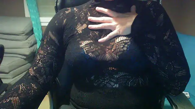 Snapshot of Raptor82 chatting on 10.06.25 Raptor82 online show from 10.06.25