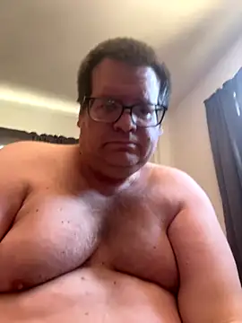 Snapshot of treatbobnicer chatting on 10.26.25 treatbobnicer online show from 10.26.25