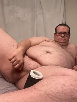 Snapshot of treatbobnicer chatting on 11.28.25 treatbobnicer online show from 11.28.25