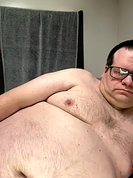 Snapshot of treatbobnicer chatting on 12.17.25 treatbobnicer online show from 12.17.25