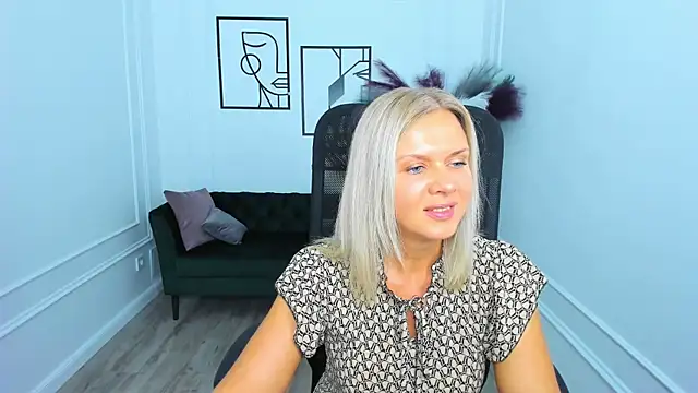 AgathaKlouin online show from 11.09.25