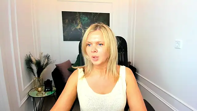 AgathaKlouin online show from 06.07.26