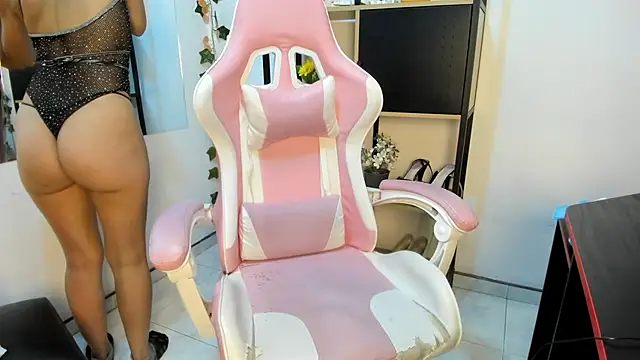 Snapshot of Avi_Thomsonn chatting on 02.14.26 Avi Thomsonn online show from 02.14.26