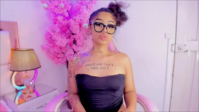 Snapshot of Mia_Jansen chatting on 12.06.24 Mia Jansen online show from 12.06.24