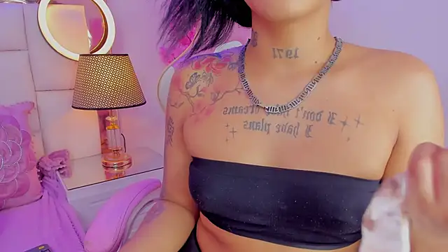 Snapshot of Mia_Jansen chatting on 12.14.24 Mia Jansen online show from 12.14.24