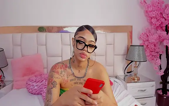 Snapshot of Mia_Jansen chatting on 01.10.25 Mia Jansen online show from 01.10.25