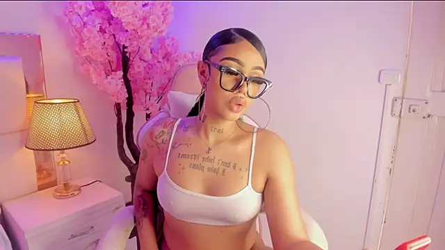 Snapshot of Mia_Jansen chatting on 02.12.25 Mia Jansen online show from 02.12.25