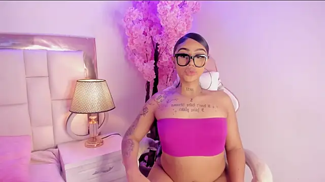 Snapshot of Mia_Jansen chatting on 02.13.25 Mia Jansen online show from 02.13.25