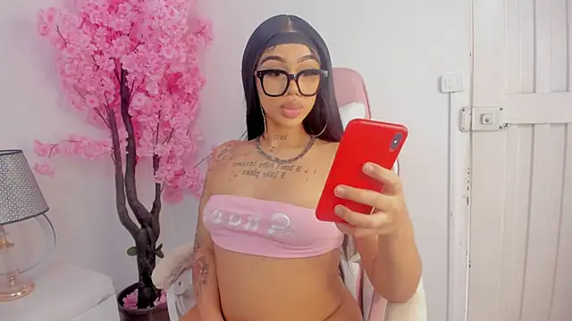 Snapshot of Mia_Jansen chatting on 02.20.25 Mia Jansen online show from 02.20.25