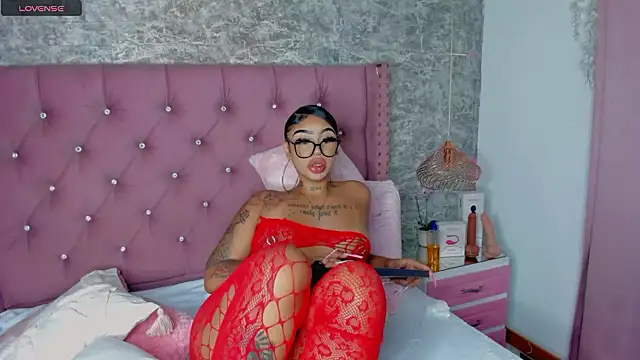 Snapshot of Mia_Jansen chatting on 12.22.25 Mia Jansen online show from 12.22.25