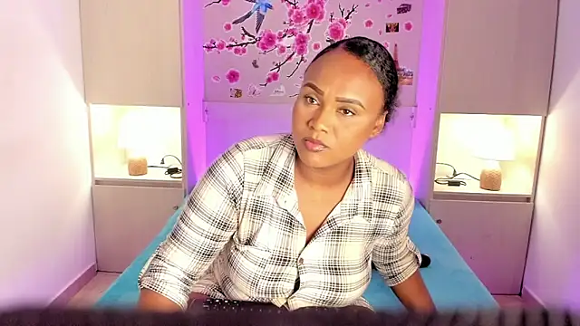 Snapshot of EmilyyStuart chatting on 06.20.26 EmilyyStuart online show from 06.20.26