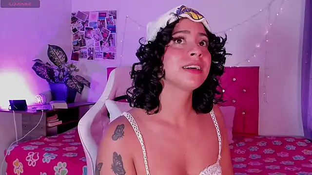 Snapshot of adriannyp_1 chatting on 03.02.25 adriannyp 1 online show from 03.02.25