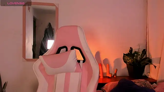 Snapshot of adriannyp_1 chatting on 10.31.25 adriannyp 1 online show from 10.31.25