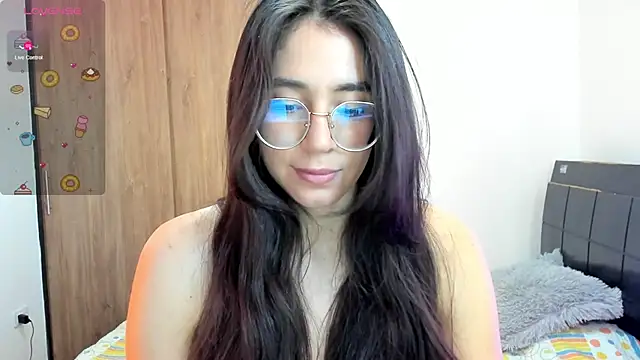 Snapshot of emmadiaz1 chatting on 01.21.25 emmadiaz1 online show from 01.21.25