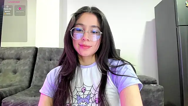 Snapshot of emmadiaz1 chatting on 10.29.25 emmadiaz1 online show from 10.29.25