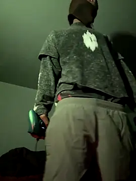 Snapshot of SluttyLyfe4L chatting on 12.21.25 SluttyLyfe4L online show from 12.21.25