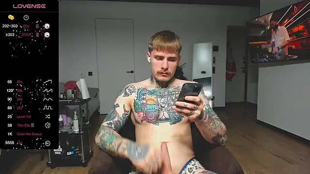 Snapshot of white_King9999 chatting on 12.25.24 white King9999 online show from 12.25.24