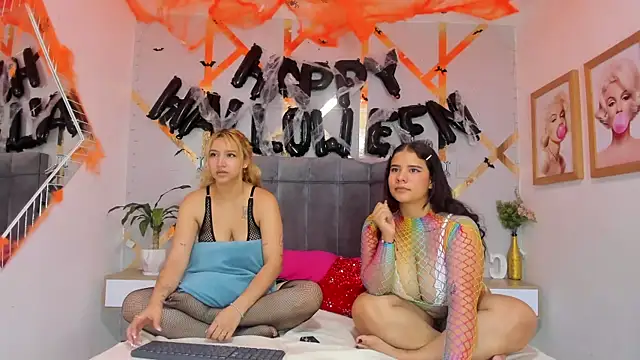 Snapshot of Caroliine_Torres chatting on 10.23.25 Caroliine Torres online show from 10.23.25