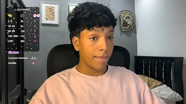 Snapshot of Xander_bonnet1 chatting on 02.04.25 Xander bonnet1 online show from 02.04.25