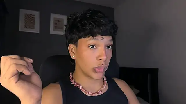 Snapshot of Xander_bonnet1 chatting on 02.12.25 Xander bonnet1 online show from 02.12.25