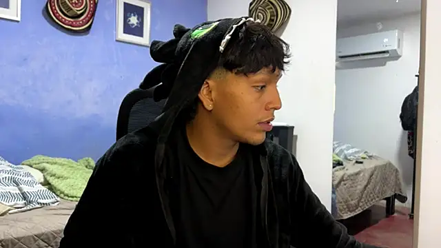 Snapshot of Xander_bonnet1 chatting on 01.06.26 Xander bonnet1 online show from 01.06.26