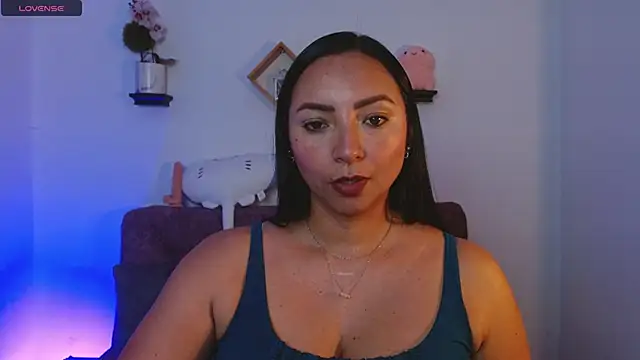 Snapshot of Emmi_Cam chatting on 09.10.25 Emmi Cam online show from 09.10.25