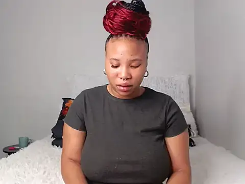 Snapshot of DrippinCaramelCutie chatting on 12.21.24 DrippinCaramelCutie online show from 12.21.24