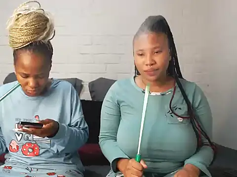 Snapshot of DrippinCaramelCutie chatting on 01.17.25 DrippinCaramelCutie online show from 01.17.25