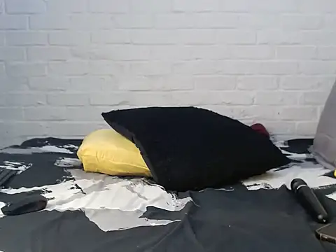 Snapshot of DrippinCaramelCutie chatting on 11.22.25 DrippinCaramelCutie online show from 11.22.25