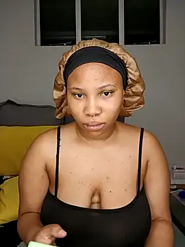 Snapshot of DrippinCaramelCutie chatting on 11.22.25 DrippinCaramelCutie online show from 11.22.25