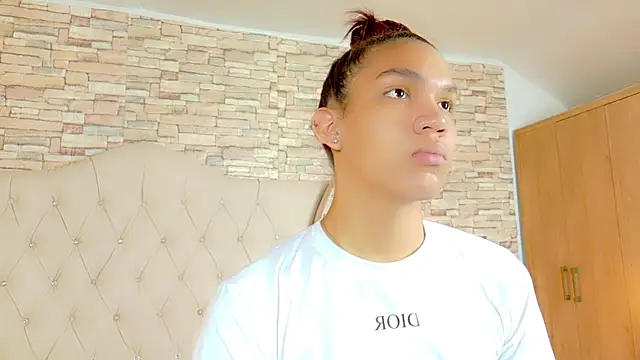 Sara-Smith- online show from 07.21.26
