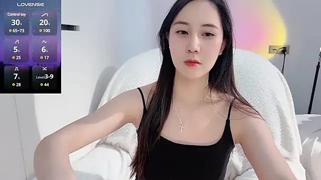 Snapshot of newwell chatting on 03.22.25 newwell online show from 03.22.25