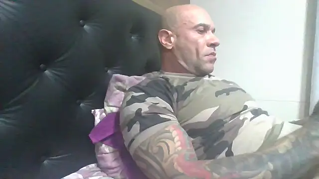 Snapshot of Arc8njoblack chatting on 06.25.26 Arc8njoblack online show from 06.25.26