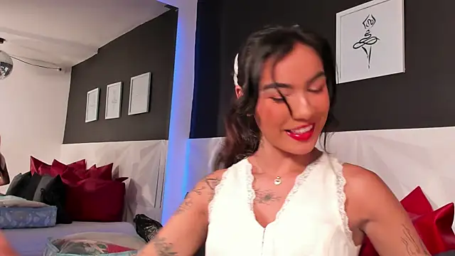 Snapshot of scarlet_castro chatting on 10.01.25 scarlet castro online show from 10.01.25