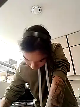 Snapshot of scarlet_castro chatting on 11.04.25 scarlet castro online show from 11.04.25