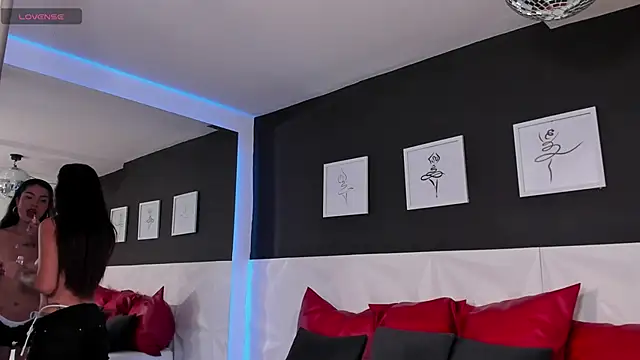 Snapshot of scarlet_castro chatting on 11.24.25 scarlet castro online show from 11.24.25