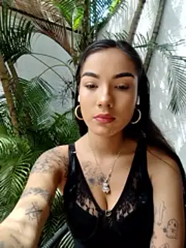 Snapshot of scarlet_castro chatting on 11.25.25 scarlet castro online show from 11.25.25