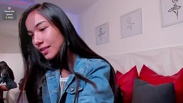 Snapshot of scarlet_castro chatting on 12.19.25 scarlet castro online show from 12.19.25