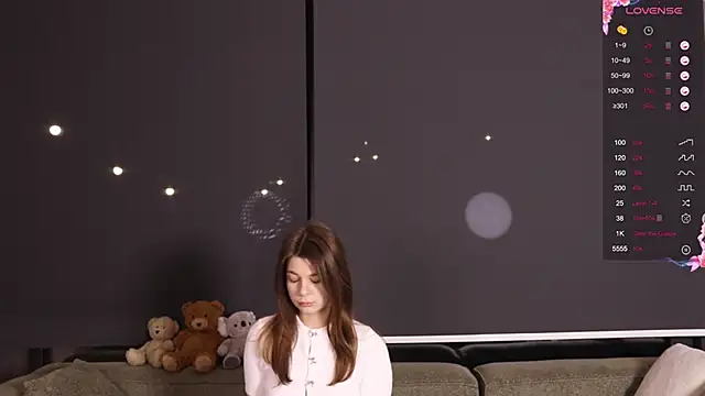 Snapshot of AnnaSiren chatting on 12.13.24 AnnaSiren online show from 12.13.24