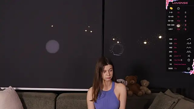 Snapshot of AnnaSiren chatting on 12.18.24 AnnaSiren online show from 12.18.24