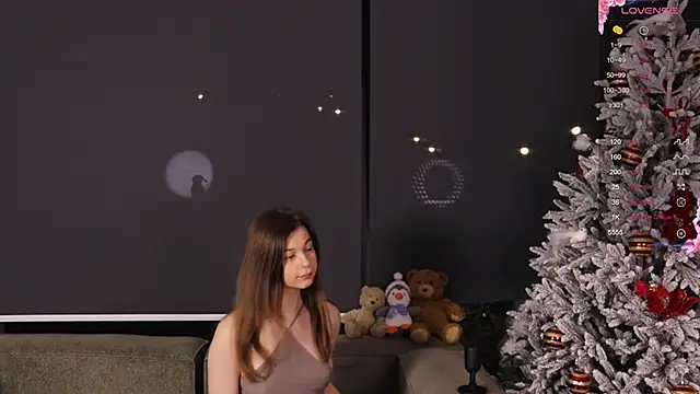 Snapshot of AnnaSiren chatting on 01.07.25 AnnaSiren online show from 01.07.25