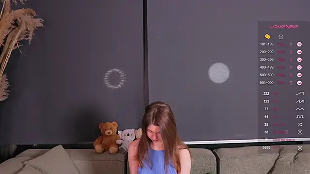 Snapshot of AnnaSiren chatting on 02.02.25 AnnaSiren online show from 02.02.25