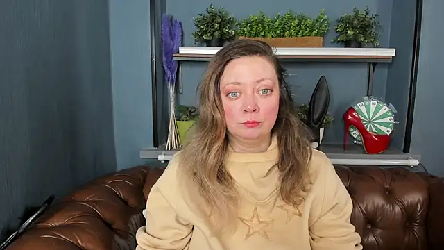 Snapshot of JesiaFoxi chatting on 02.04.25 JesiaFoxi online show from 02.04.25