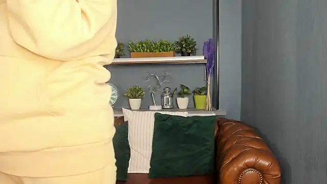 Snapshot of JesiaFoxi chatting on 02.06.25 JesiaFoxi online show from 02.06.25