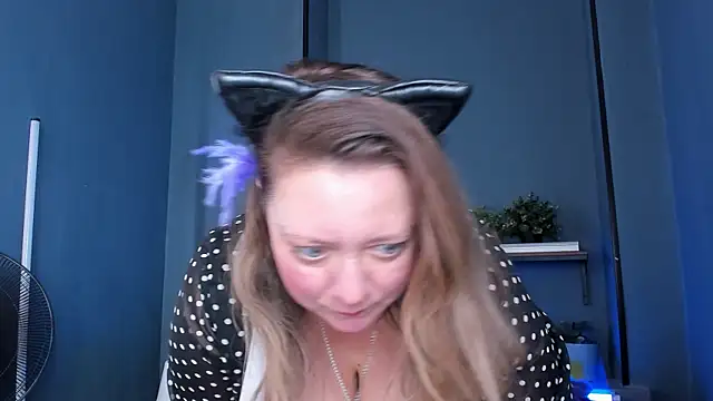 Snapshot of JesiaFoxi chatting on 02.13.25 JesiaFoxi online show from 02.13.25