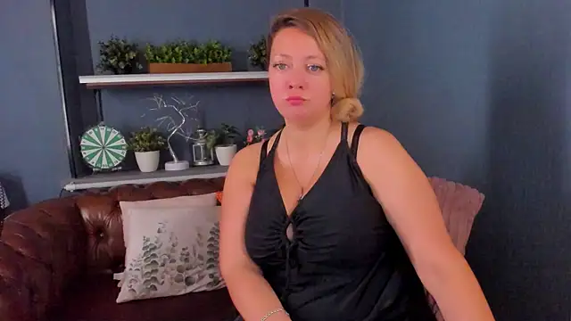 Snapshot of JesiaFoxi chatting on 09.11.25 JesiaFoxi online show from 09.11.25