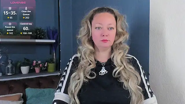 Snapshot of JesiaFoxi chatting on 10.02.25 JesiaFoxi online show from 10.02.25