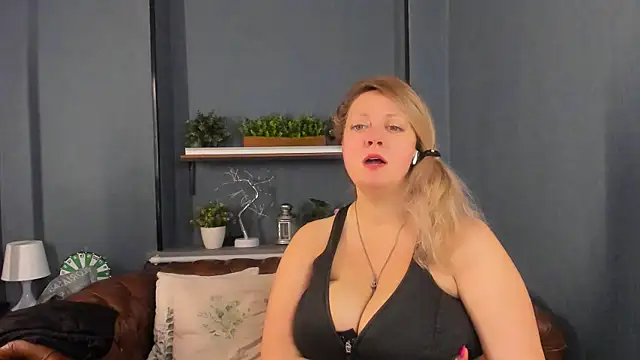 Snapshot of JesiaFoxi chatting on 11.12.25 JesiaFoxi online show from 11.12.25